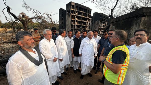 ವಿಮಾನ ದುರಂತದ ಸ್ಥಳಕ್ಕೆ ಕೈ ನಾಯಕರು ಭೇಟಿ: ಹೇಳಿದ್ದೇನು?