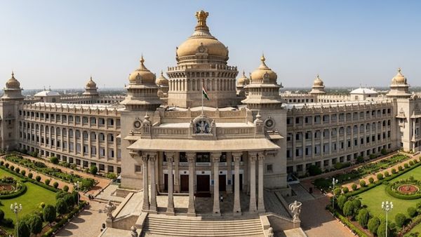 ಕರ್ನಾಟಕದ ಯಾವ ಇಲಾಖೆಯಲ್ಲಿ ನೆಟ್ಟಗೆ ಕೆಲಸ ಆಗ್ತಿದೆ: ಕಂದಾಯ ಇಲಾಖೆ ಭ್ರಷ್ಟಾಚಾರ ಕಂಡು ಹೌಹಾರಿದ ಸಚಿವ!