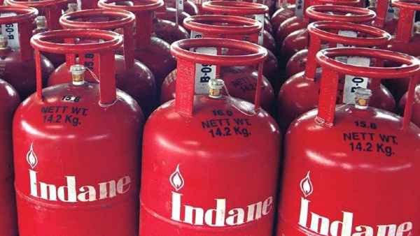 LPG Cylinder Price Down: ಎಲ್‌ಪಿಜಿ ಗ್ಯಾಸ್‌ ಸಿಲಿಂಡರ್‌ ಬೆಲೆ ಭರ್ಜರಿ ಇಳಿಕೆ!