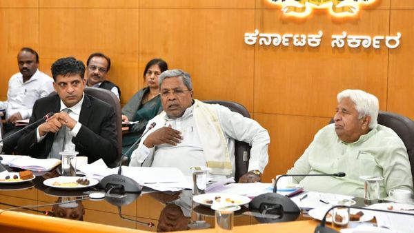 ಪರಿಣಾಮಕಾರಿಯಾಗಿ ಕೆಲಸ ಮಾಡಿ, ಇಲ್ಲವಾದರೆ ನಿಮ್ಮ ಬದಲಾವಣೆ ಅನಿವಾರ್ಯ: ಸಿದ್ದರಾಮಯ್ಯ ಸೂಚನೆ ಕೊಟ್ಟಿದ್ದು ಯಾರಿಗೆ?