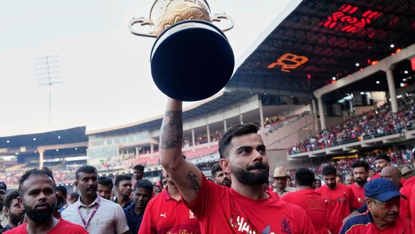 ಬೆಂಗಳೂರು ಕಾಲ್ತುಳಿತ: ವಿರಾಟ್ ಕೊಹ್ಲಿ ಬಂಧನಕ್ಕೆ ಆಗ್ರಹಿಸಿ ಟ್ರೆಂಡ್ ಸೃಷ್ಟಿ... ಅಭಿಮಾನಿಗಳ ಆಕ್ರೋಶ! 