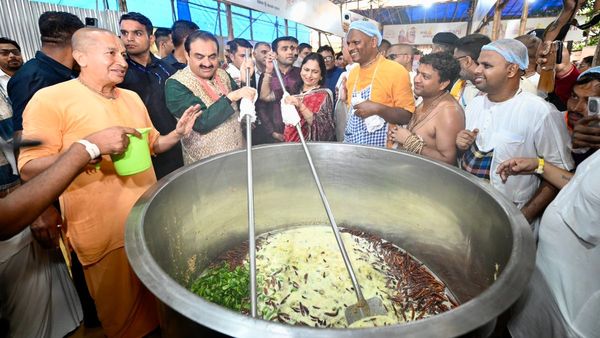 Gautam Adani: ಪುರಿಯ ಇಸ್ಕಾನ್ ಅಡುಗೆ ಮನೆಗೆ ಗೌತಮ್ ಅದಾನಿ ಭೇಟಿ, ಪ್ರಸಾದ ಸೇವೆಯಲ್ಲಿ ಭಾಗಿ!