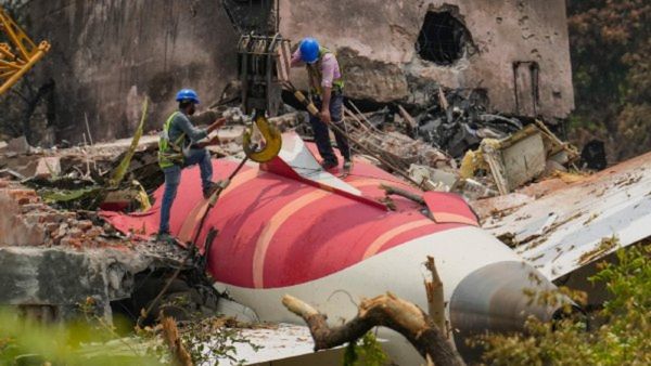 Air India Plane Crash: ವಿಮಾನ ದುರಂತ ಬಗ್ಗೆ ವರದಿ ಬಿಡುಗಡೆ: ಇಂಧನ ಸ್ವಿಚ್ ಬಗ್ಗೆ ಮಹತ್ವ ಮಾಹಿತಿ...