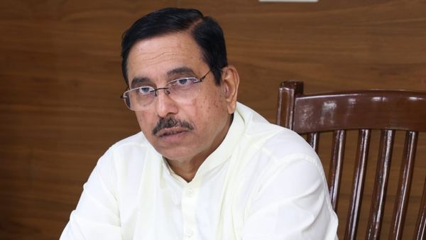 ಯೂರಿಯಾ ಸಕಾಲಕ್ಕೆ ಸಮರ್ಪಕವಾಗಿ ಸರಬರಾಜು ಆಗಿದೆ: ಸಿಎಂಗೆ ಜೋಶಿ ಕೌಂಟರ್‌