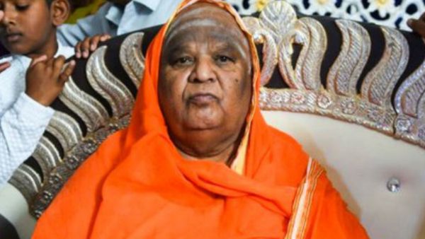 Kodi Mutt Swamiji: ಕೋಡಿಮಠ ಶ್ರೀಗಳ ಭೇಟಿ ಬಳಿಕ ಡಿಕೆ ಶಿವಕುಮಾರ್ ಮುಂದಿನ ಸಿಎಂ ಎಂದು ಘೋಷಣೆ; ಸ್ವಾಮೀಜಿಯ ಆಶೀರ್ವಾದ ಏನು?