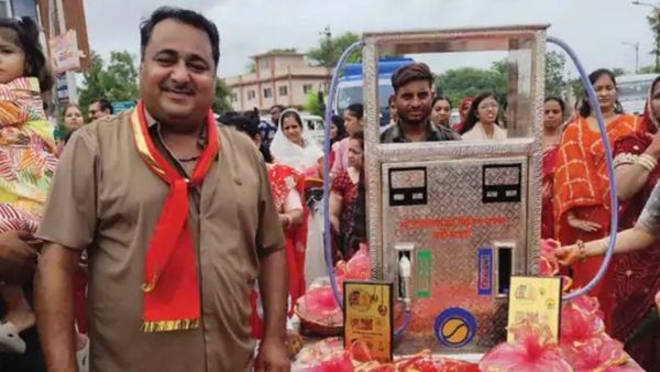 67 ವರ್ಷಗಳ ನಂತರ ನನಸಾಯ್ತು ಕನಸು; ದೇವಸ್ಥಾನಕ್ಕೆ ಬೆಳ್ಳಿ ಪೆಟ್ರೋಲ್ ಪಂಪ್ ಯಂತ್ರ ನೀಡಿದ ಉದ್ಯಮಿ