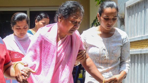 RCB: ಆರ್‌ಸಿಬಿ ಕಾಲ್ತುಳಿತ ಪ್ರಕರಣ: ಮರಣೋತ್ತರ ಶವ ಪರೀಕ್ಷೆ ಸಮಯದಲ್ಲಿ ಯುವತಿಯ ಚಿನ್ನಾಭರಣ ಕಳ್ಳತನ, ದೂರು ದಾಖಲು!