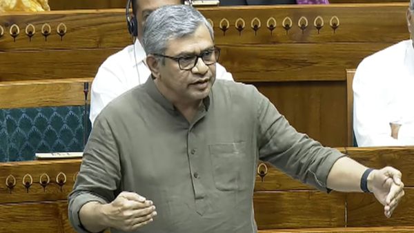 Indian Railways Requirement: ಕನ್ನಡಿಗರಿಗೆ ರೈಲ್ವೆ ಸಚಿವ ಅಶ್ವಿನಿ ವೈಷ್ಣವ್ ಭರ್ಜರಿ ಗುಡ್‌ ನ್ಯೂಸ್‌