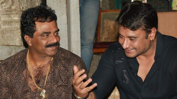 ಯಾವ ಹೀರೋನೂ ಬಂದು ಕಾಪಾಡಲ್ಲ: ಫ್ಯಾನ್ಸ್‌ಗೆ ರಾಕ್‌ಲೈನ್‌ ವೆಂಕಟೇಶ್‌ ಹೇಳಿದ್ದೇನು?