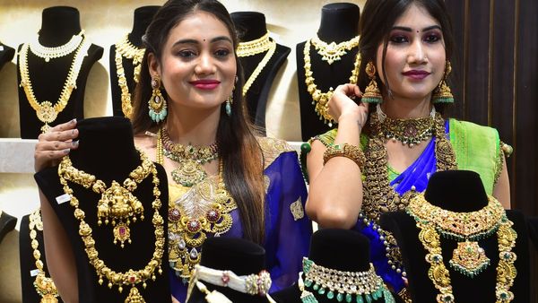 Gold Price on Sept: ಗ್ರಾಹಕರಿಗೆ ಚಿನ್ನದ ಬೆಲೆಯ ಶಾಕ್, ಒಂದೇ ದಿನಕ್ಕೆ ₹7000 ಭರ್ಜರಿ ಏರಿಕೆ