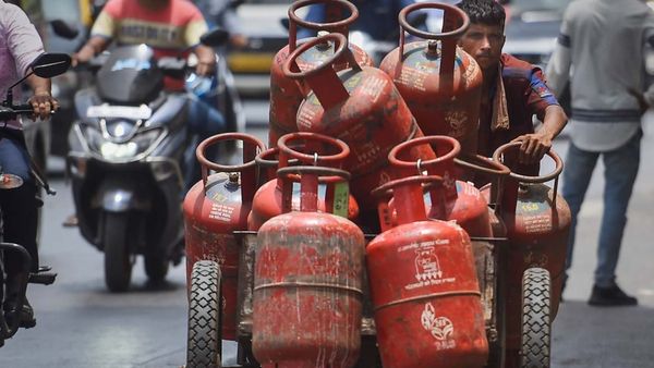 ಕಡಿಮೆ ಬೆಲೆಗೆ ಎಲ್‌ಪಿಜಿ ಸಿಲಡರ್ ಪಡೆಯೋದೇಗೆ? ಇಲ್ಲಿವೆ ಅನುಸರಿಸಬೇಕಾದ ಸರಳ ಮಾರ್ಗಗಳು