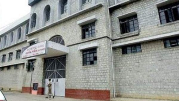 Video Viral: ನಟ ದರ್ಶನ್ ಇರುವ ಜೈಲಲ್ಲಿ ಖೈದಿಯ ಅದ್ಧೂರಿ ಬರ್ತ್‌ಡೇ ಪಾರ್ಟಿ: ವ್ಯಾಪಕ ಜನಾಕ್ರೋಶ