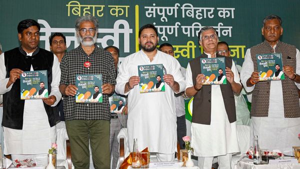 Bihar Election 2025: ಬಿಹಾರ ವಿಧಾನಸಭೆ ಚುನಾವಣೆ ಪ್ರಣಾಳಿಕೆ: ಕರ್ನಾಟಕ ಮಾದರಿ ಗ್ಯಾರಂಟಿ ಯೋಜನೆ, ಸರ್ಕಾರಿ ಉದ್ಯೋಗ!