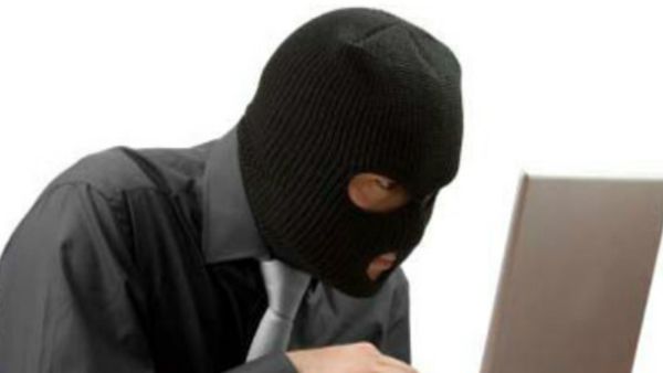 ದಾವಣಗೆರೆ: ಬ್ಯಾಂಕ್ ಖಾತೆಯಿಂದ ಒಂದಲ್ಲ.. ಎರಡಲ್ಲ ಬರೋಬ್ಬರಿ 52,00,000 ದೋಚಿದ ಖದೀಮರು: ಮುಂದೇನಾಯ್ತು?