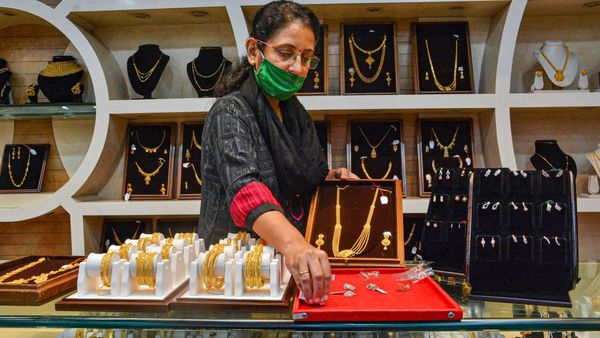 Gold Price Record: ದೀಪಾವಳಿಗೂ ಮುನ್ನವೇ ₹1,34,800 ದಾಖಲೆ ಬೆಲೆ ತಲುಪಿದ ಚಿನ್ನ