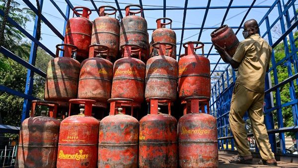 LPG Price: ಈ ವಿಧಾನ ಬಳಸಿದರೆ ನಿಮ್ಮ ಎಲ್‌ಪಿಜಿ ಸಿಲಿಂಡರ್‌ ಖರ್ಚು ಕಡಿಮೆ, ಹೇಗೆ?