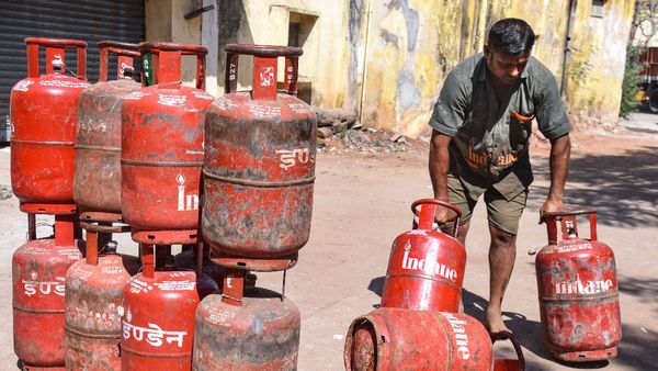 LPG Price: ಗೃಹಬಳಕೆ ಎಲ್‌ಪಿಜಿ ಬಳಕೆದಾರರಿಗೆ 5 ದಿನಗಳಲ್ಲಿ ಭರ್ಜರಿ ಸಿಹಿಸುದ್ದಿ