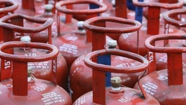 LPG Price: ದೀಪಾವಳಿಗೂ ಮುನ್ನವೇ ಗೃಹಬಳಕೆ ಎಲ್‌ಪಿಜಿ ಗ್ರಾಹಕರಿಗೆ ಭರ್ಜರಿ ಸಿಹಿಸುದ್ದಿ