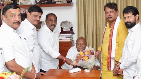 ಎಚ್.ಡಿ. ದೇವೇಗೌಡರನ್ನು ಭೇಟಿ ಮಾಡಿದ ವಿಪಕ್ಷ ನಾಯಕ ಆರ್. ಅಶೋಕ್, ಶಾಸಕ ಸತೀಶ್ ರೆಡ್ಡಿ & ಬಿಜೆಪಿ ನಾಯಕರು