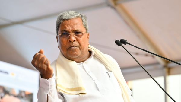 ಮೋದಿ ಮೋದಿ ಅಂತೀರಲ್ಲ: ಅಮವಾಸೆ ಸೂರ್ಯ ರಾಜ್ಯಕ್ಕೆ ಆಗುತ್ತಿರುವ ದ್ರೋಹ ಪ್ರಶ್ನಿಸಿದ್ದಾರಾ?: ಸಿದ್ದರಾಮಯ್ಯ ಗರಂ
