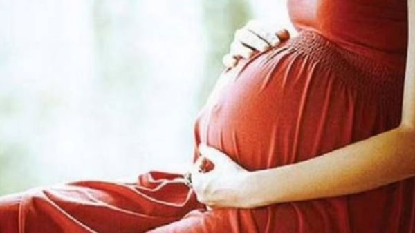 ಮಹಿಳೆಗೆ ನೆಲದ ಮೇಲೆಯೇ ಹೆರಿಗೆ: ಆಘಾತಕಾರಿ ವಿಡಿಯೋ ಭಾರೀ ವೈರಲ್