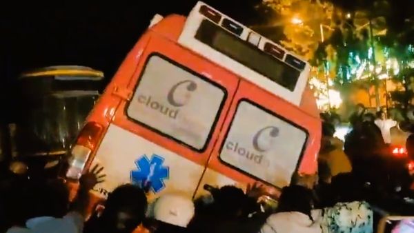 Bengaluru Accident: ಬೆಂಗಳೂರಲ್ಲಿ ಭೀಕರ ಅಪಘಾತ; ಎರಡು ಸ್ಕೂಟರ್‌ಗೆ ಆಂಬುಲೆನ್ಸ್‌ ಡಿಕ್ಕಿ, ದಂಪತಿ ಸಾವು