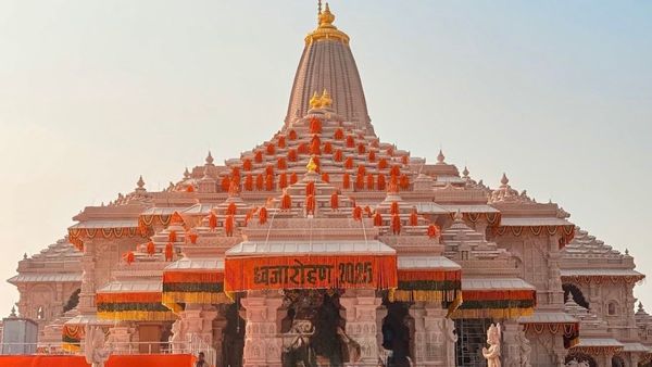 Ayodhya: ಅಯೋಧ್ಯೆ ಶ್ರೀರಾಮ ಮಂದಿರದ ಶಿಖರ ಮೇಲೆ ಧ್ವಜಾರೋಹಣಕ್ಕೆ ಕ್ಷಣಗಣನೆ: ಪ್ರಧಾನಿ ಮೋದಿ ಆಗಮನ