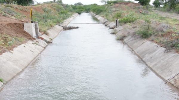 ಭದ್ರಾ ಕಾಲುವೆಗೆ ಕಾರು ಪಲ್ಟಿ: ಇಬ್ಬರು ಸಾವು