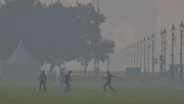 Delhi AQI: ಸತ್ತು ಬದುಕುತ್ತಿರುವ ದೆಹಲಿ, ವಾಯು ಮಾಲಿನ್ಯ ಭೀಕರ...