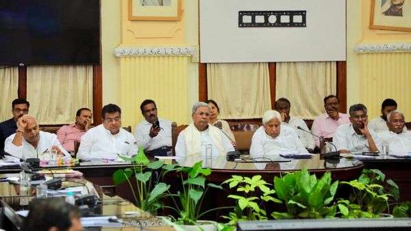 ಕಬ್ಬು ಬೆಳೆಗಾರರ ಬೇಡಿಕೆ ಈಡೇರಿಕೆ ಅಸಾಧ್ಯ: ಸಿದ್ದರಾಮಯ್ಯ ಮುಂದೆ ಸಕ್ಕರೆ ಕಾರ್ಖಾನೆ ಮಾಲೀಕರು ಪಟ್ಟು!