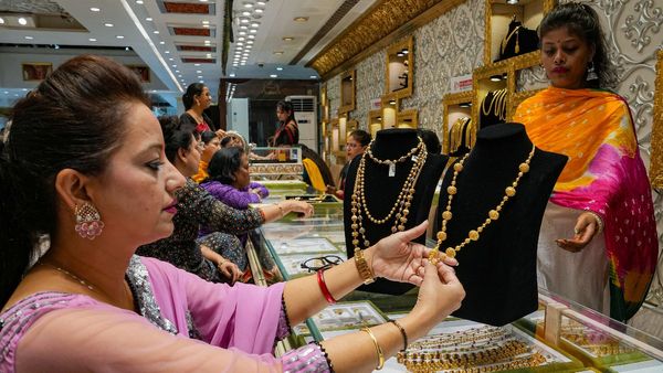 Gold Rate Today Nov 25: ಚಿನ್ನದ ದರ ದಿಢೀರ್‌ ಭಾರೀ ಇಳಿಕೆ, ಇಂದಿನ ದರ ಎಷ್ಟಿದೆ?