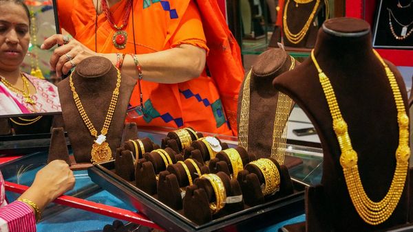 Gold Price On November 29: ಚಿನ್ನ ಖರೀದಿದಾರರಿಗೆ ಅದೃಷ್ಟ ಖುಲಾಯಿಸಿತೇ? ಇಂದಿನ ದರ ವಿವರ ಇಲ್ಲಿದೆ