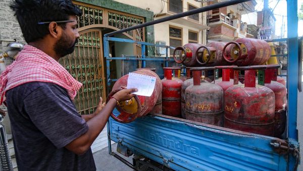 LPG Price: ಎಲ್‌ಪಿಜಿ ಬಳಕೆದಾರರಿಗೆ ಕೇಂದ್ರ ಸರ್ಕಾರದಿಂದ ಬಿಗ್‌ ರಿಲೀಫ್