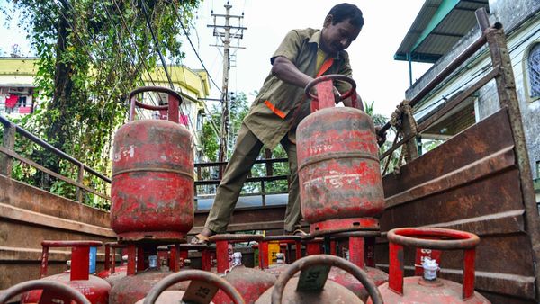 LPG Price: ಡಿಸೆಂಬರ್‌ 1ರಿಂದಲೇ ಎಲ್‌ಪಿಜಿ ಸಿಲಿಂಡರ್‌ ದರ ಹೆಚ್ಚಳ ಸಾಧ್ಯತೆ