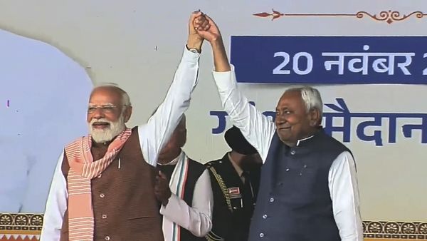 Nitish Kumar Swearing-In: ಹತ್ತನೇ ಬಾರಿಗೆ ಮುಖ್ಯಮಂತ್ರಿಯಾಗಿ ಪ್ರಮಾಣವಚನ ಸ್ವೀಕರಿಸಿದ ನಿತೀಶ್​ ಕುಮಾರ್