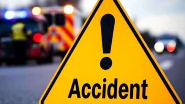 ಆನೇಕಲ್ ಬಳಿ ಭೀರಕ ಸರಣಿ ಅಪಘಾತ: ರಸ್ತೆ ಬದಿಯ 10ಕ್ಕೂ ಹೆಚ್ಚು ವಾಹನಗಳಿಗೆ ಡಿಕ್ಕಿ ಹೊಡೆದ ಟ್ರಕ್‌