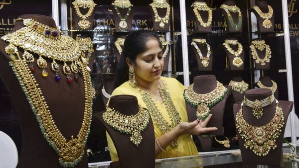 Gold Silver Price Today: ಗಗನಕ್ಕೇರಿದ ಬೆಳ್ಳಿ-ಚಿನ್ನದ ದರ! ಎರಡೇ ದಿನಕ್ಕೆ ಬೆಳ್ಳಿ ದರ ₹9000 ಏರಿಕೆ, ಇಂದಿನ ಬೆಲೆ