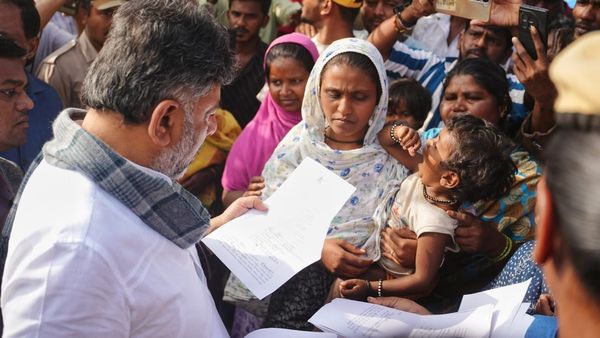 ಕೋಗಿಲು ಲೇಔಟ್ ನಿವಾಸಿಗಳಿಗೆ ₹11.20 ಲಕ್ಷದ ಬಹುಮಹಡಿ ಮನೆ ಹಂಚಿಕೆ, ಅಧಿಕಾರಿಗಳ ಮೇಲೆ ಕ್ರಮ: ಸಿದ್ದರಾಮಯ್ಯ