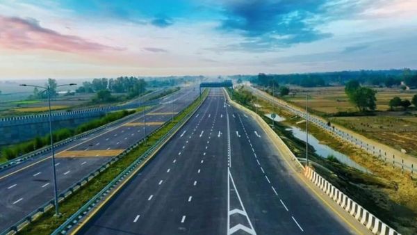 Highways, Expressways: ಹೊಸಕೋಟೆ ಮೇಲೆ ಹಾದುಹೋಗುವ ಪ್ರಮುಖ ರಾಷ್ಟ್ರೀಯ ಹೆದ್ದಾರಿಗಳು, ಎಕ್ಸ್‌ಪ್ರೆಸ್‌ ವೇ