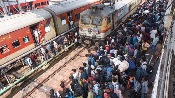 ಇಂದಿನಿಂದ ರೈಲ್ವೆ ಟಿಕೆಟ್‌ ದರ ಹೆಚ್ಚಳ, ಪ್ರಯಾಣಿಕರು ತಿಳಿದುಕೊಳ್ಳಲೇಬೇಕಾದ ಮಾಹಿತಿ ಇಲ್ಲಿದೆ