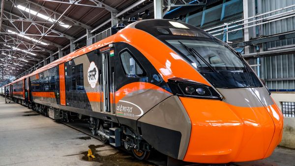 Vande Bharat Sleeper Express: ವಂದೇ ಭಾರತ್ ಸ್ಲೀಪರ್ ರೈಲು ಕಾರ್ಯಾಚರಣೆಗೆ ಸಜ್ಜು, ಟಿಕೆಟ್ ದರ, ವೇಳಾಪಟ್ಟಿ