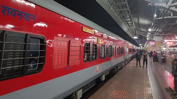 ಹುಬ್ಬಳ್ಳಿ-ಬೆಂಗಳೂರು ಸೂಪರ್ ಫಾಸ್ಟ್ ರೈಲಿಗೆ ಹೊಸ ಬೋಗಿ: ಪ್ರಯಾಣಿಕರ ಹರ್ಷ