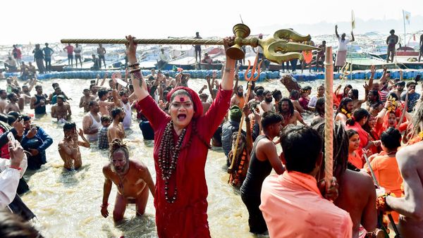 ಪ್ರಯಾಗರಾಜ್‌ನಲ್ಲಿ ಜನಸಾಗರ: ವಸಂತ ಪಂಚಮಿ ಅಂಗವಾಗಿ 1 ಕೋಟಿಗೂ ಅಧಿಕ ಭಕ್ತರಿಂದ ಗಂಗಾ ಸ್ನಾನ