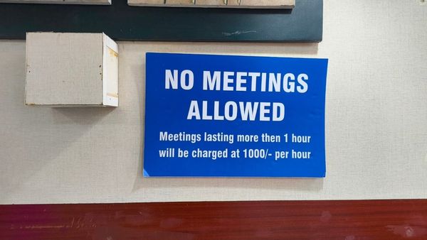 Bengaluru: ಬೆಂಗಳೂರಿನ ಈ ಹೋಟೆಲ್‌ನಲ್ಲಿ ಗಂಟೆಗಟ್ಟಲೆ ಮೀಟಿಂಗ್ ಮಾಡಿದ್ರೆ ಬೀಳುತ್ತೆ 1000 ರೂ. ದಂಡ: ಮಾಲೀಕರ ಹೊಸ ರೂಲ್ಸ್ ವೈರಲ್