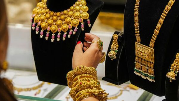 Gold Price Today: 22, 24 ಕ್ಯಾರೆಟ್ ಬಂಗಾರ ಬೆಲೆ ಎಷ್ಟಿದೆ ಗೊತ್ತಾ? ಇಲ್ಲಿದೆ ಜನವರಿ 11ರ ದರಪಟ್ಟಿ