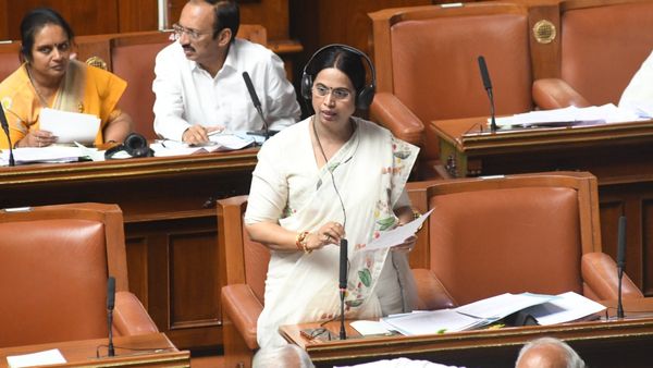 Akka Pade: ಮಹಿಳೆಯರ ರಕ್ಷಣೆಗಾಗಿ ಅಕ್ಕಪಡೆ ರಚನೆ; ಮಹಿಳಾ ಸಹಾಯವಾಣಿ ಬಗ್ಗೆ ಮಾಹಿತಿ ಕೊಟ್ಟ ಲಕ್ಷ್ಮೀ ಹೆಬ್ಬಾಳಕರ್‌