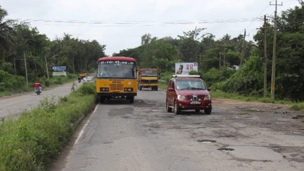 ಶಿವಮೊಗ್ಗ-ಭದ್ರಾವತಿ ಹೆದ್ದಾರಿಯಲ್ಲಿ ಭೂಕುಸಿತ, ಇಂದಿನಿಂದ ಬಸ್ ಮತ್ತು ಲಾರಿಗಳಿಗೆ ಸಂಚಾರ ಮಾರ್ಗ ಬದಲು