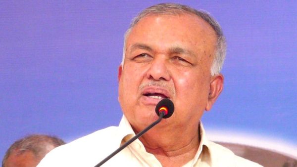 ಹೊರರಾಜ್ಯದ ವಾಹನಗಳಿಗೆ ತಪಾಸಣೆಯಿಲ್ಲದೆ ಎಫ್‌ಸಿ; ಆರ್‌ಟಿಒ ಅಧಿಕಾರಿ ಅಮಾನತು