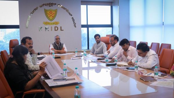 E-Swathu: ಇ-ಸ್ವತ್ತು ಕುರಿತು ಅಧಿಕಾರಿಗಳ ಜೊತೆ ಸಭೆ: ಪ್ರಿಯಾಂಕ್‌ ಖರ್ಗೆ ಕೊಟ್ಟ ಸೂಚನೆ ಏನು?