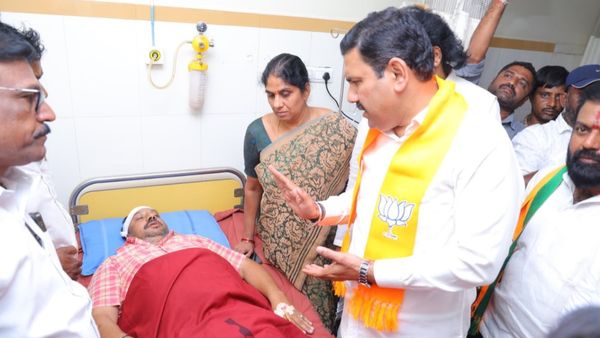 ಬಳ್ಳಾರಿ ಗಲಭೆಯಲ್ಲಿ ಗಾಯಗೊಂಡ ಬಿಜೆಪಿ ಕಾರ್ಯಕರ್ತರನ್ನು ಭೇಟಿಯಾದ ವಿಜಯೇಂದ್ರ